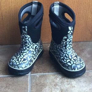 Toddler girls BOGS winter boots